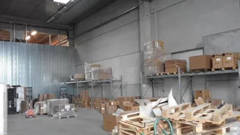 Expose Lagerhalle mit Rampe, ca. 8m hoch