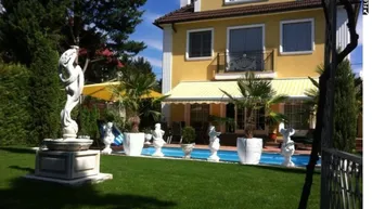 Expose Großzügige Villa mit großen Garten und Pool - Nähe UNO-City, Siemens, VIS, Vet-Med, Kagran