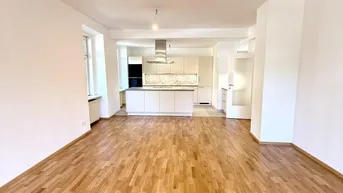 Expose Erstbezug nach Sanierung! Traumhafte Villenetage mit Gartenmitbenutzung und Garage!