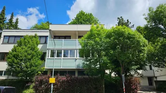 Expose WOHNEN IM GRÜNEN ! Moderne Wohnung mit verglaster Loggia und Garagenplatz.