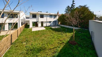 Expose NEU! ++ PROVISIONSFREI FÜR DEN KÄUFER ++ ERSTBEZUG NÄHE BADETEICH HIRSCHSTETTEN ++ MODERNES 4-ZIMMER-HAUS MIT GROSSEM GARTEN &amp; KELLER ++ QUALITÄT VOM AUSGEZEICHNETEN BAUTRÄGER ++ EIGENTUM IN 1220 WIEN ++