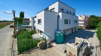 Expose NEU! ++ 2 EINFAMILIENHÄUSER ++ 4 DOPPELHAUSHÄLFTEN ++ SCHLÜSSELFERTIG ++ BAUJAHR 2025 ++ 1220 WIEN ++