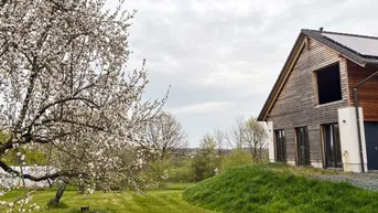 Expose Landsehnsucht; hochwertiger Neubau mit vielfältigen Zu- und Ausbaumöglichkeiten auf 1,7 ha Grund