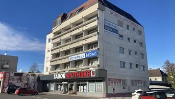 Expose Geschäfts- oder Praxisraum in stark frequentierte Lage zu vermieten!