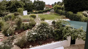 Expose Erstbezug nach Sanierung! Wunderschönes Haus mit Pool, großem Garten und Garage in absoluter Grünruhelage in Klosterneuburg Weidling!