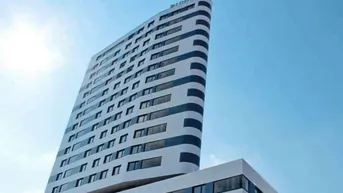 Expose Skytower: 2-Zimmer mit Loggia auf 73 m2!