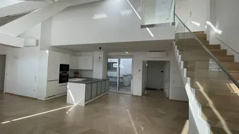 Expose 4 Zimmer-Maisonetten-Wohnung mit einer Terrasse und Studio