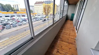 Expose Sanierungsbedürftige 2-Zimmer Wohnung mit großer Loggia in U-6 Nähe!!