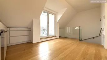Expose Neuwertige 4 Zimmer DG-Wohnung! Luftwärmepumpe für Fußbodenheizung und -kühlung! Blower-Door-Gutachten!