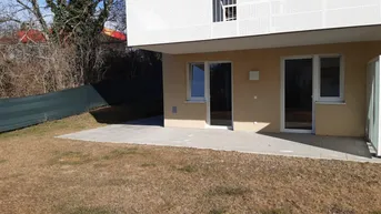 Expose Tolle 2-Zimmer-Wohnung mit großzügigem Garten und Tiefgaragen Parkplatz in Sankt Peter!