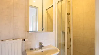 Expose EXKLUSIVES INVESTMENT ODER EIGENNUTZUNG! Villa mit 4 Wohneinheiten im Zentrum!