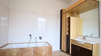 Expose EXKLUSIVES INVESTMENT ODER EIGENNUTZUNG! Villa mit 4 Wohneinheiten im Zentrum!