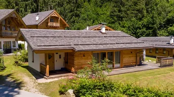 Expose Zweitwohnsitz Luxus Chalet am Gradenbach - Weißenbach / Haus für 8 Personen, Naturpool, Garage