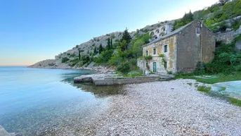 Expose PRIVATER MEERZUGANG UND BOOTSANLEGER! Einzigartiges Anwesen in Tribanj, Bucht von Lisarica, Kroatien