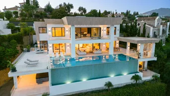 Expose Moderne Villa mit atemberaubendem Panoramablick