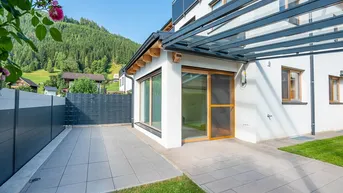 Expose 5-Zimmer-Wohnung über 2 Etagen mit Garten,Terrasse, 2 Carport in der Forstau/Fageralm