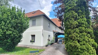 Expose WOHN- UND GESCHÄFTSHAUS MIT 4 EINHEITEN, LOKAL, 6 GARAGEN, GROSSEM HOLZSCHUPPEN &amp; EIGENEM QUELLWASSER