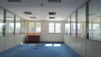 Expose BÜROFLÄCHEN MIT 400 M² ZUR MIETETEILUNG MÖGLICH