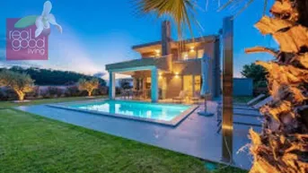 Expose Neubauluxusvilla mit Waldblick und Outdoorpool !!