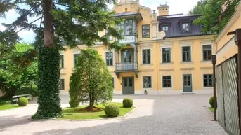 Expose Luxuriöse Villa in 1230 Wien ++ Privat / Gewerblich nutzbar : 15 Zimmer, 7 Schlafzimmer, Garten, Balkone und Garage, Einliegerwohnung, .