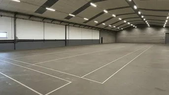Expose Großzügige Lagerhalle (1.400 m²) mit 1.400 m² Freifläche in Langenzersdorf – Ideal für Logistik, Handwerk &amp; Gewerbe!