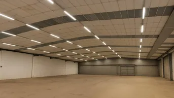 Expose Großzügige Lagerhalle (1.400 m²) mit 1.400 m² Freifläche in Langenzersdorf – Ideal für Logistik, Handwerk &amp; Gewerbe!