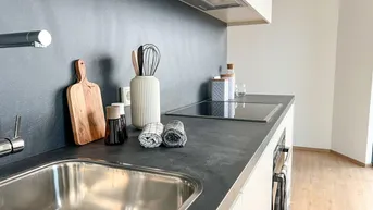 Expose 3 getrennte Zimmer und eine großzügige Wohnküche im 17.OG ab 01. Juni!