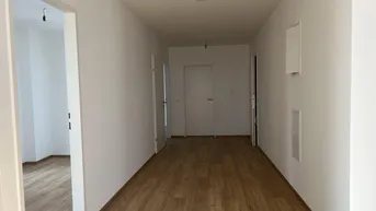 Expose Wohnen im High Five ! Großzügige Wohnküche und 3 getrennte Zimmer im 15.OG