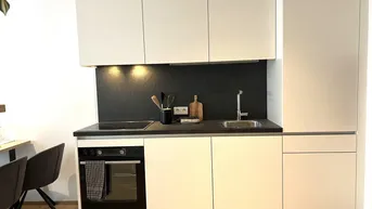Expose Urbanes Wohnen im High Five Tower ab 01. Juni 2025! Kompakte 1-Zimmer-Wohnung mit Loggia im 8.OG!