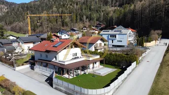 Expose Mehrfamilienhaus mit Pool Nähe Stadtzentrum mit Blick ins Grüne, auf Berge und Festung