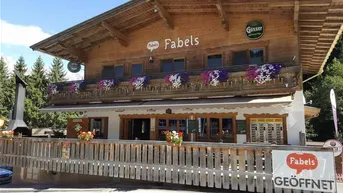 Expose Die Après-Ski-Bar im Bergdoktor-Dorf! Zum Kaufen!
