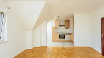 Expose Ruhige Wohnung mit Dachschrägen in Waltendorf