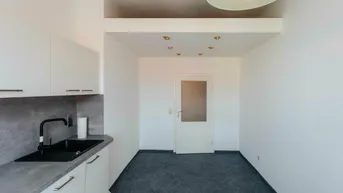 Expose Sonnige 2-Zimmer- Altbau - Wohnung mit Kamin und Panoramaaussicht im Bezirk Lend. WG tauglich!