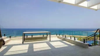 Expose Luxuriöses Penthouse mit 2 Schlafzimmern + Dachterrasse