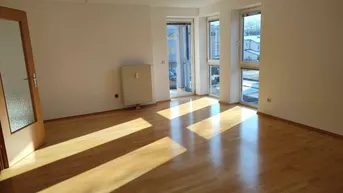 Expose 8530 - Tiefgaragenplatz inklusive - ETW in zentraler Lage mit S/W Loggia im Grunen