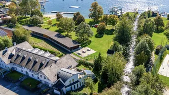 Expose PREMIUM Wohnen am Mondsee - Seenähe - Haus im Haus - 270 m² Wohnfläche, Wintergarten, Eigengarten und Garage