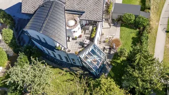 Expose PREMIUM Wohnen am Mondsee - im Seepark - Haus im Haus - 270 m² Wohnfläche, Wintergarten, Eigengarten und Garage