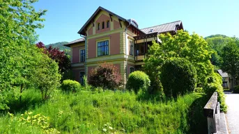 Expose Großzügige Erdgeschosswohnung in einer schönen Villa am sonnigen Mondsee zu vermieten (Optional: Wohnen und Arbeiten unter einem Dach)