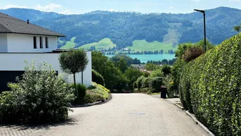 Expose EIN SCHÖNER PLATZ ZUM LEBEN IN SEENÄHE ! Neuwertige 3-Zimmer-Gartenwohnung in Architekten-Villa erhöht über Zell am Moos.