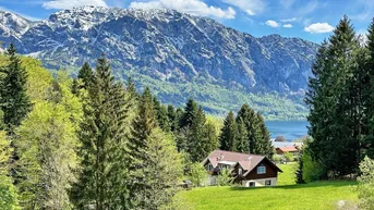 Expose ERSTBEZUG IN TRAUMLAGE MIT BLICK ZUM ATTERSEE, Großzügige 5 Zimmer Wohnung in Alleinlage umgeben von Grünland