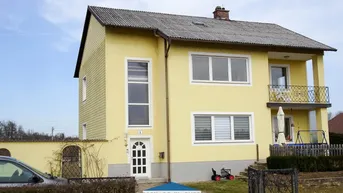 Expose Wohnhaus am Ortsrand mit Doppelgarage