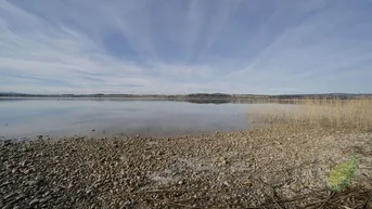 Expose Seegrundstück mit malerischem Ausblick auf den Wallersee inkl. Badehütte - Henndorf