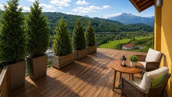 Große Holzterrasse mit Sitzgelegenheiten und beeindruckendem Bergblick unter blauem Himmel.