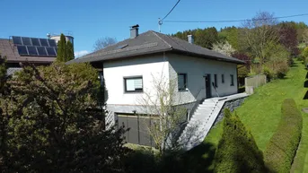Expose Einfamilienhaus mit Potenzial auf knapp 1,2 ha Grundfläche in Grenznähe zu Bayern.