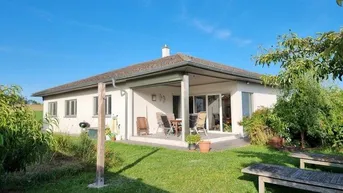 Expose Bungalow - 11 km nach Linz, voll unterkellert, ruhige Dorfrandlage