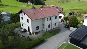 Expose Ein- oder Zweifamilienhaus auf großem Grundstück am Stadtrand von Rohrbach-Berg mit Doppelgarage und altem Obstbaumbestand"