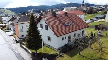 Expose Zwei Wohneinheiten, zwei Eingänge - Zentral und ruhig