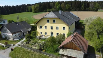 Expose Ehemaliges Bauernsacherl auf 2450 m² Bauland mit zweitem Wohnhaus