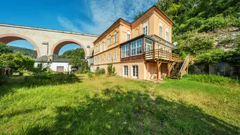 Expose Prestigevolle "Villa Fröhlich" mit Baugenehmigung für umfassende Modernisierung