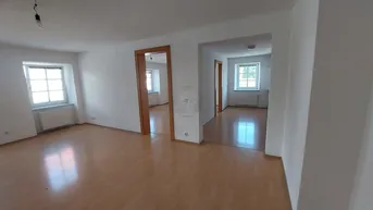 Expose Moderne 3-Zimmer-Wohnung mit Terrasse und Fernwärme in Raab - Jetzt für nur 825.- € mieten!